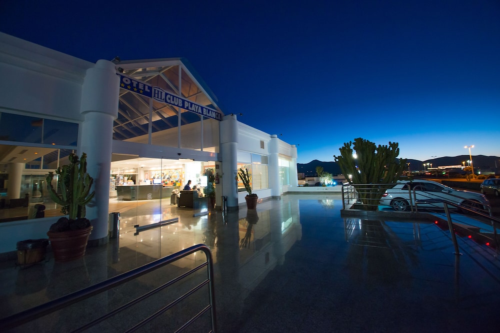 HL Club Playa Blanca Hotel — Hotel building in Playa Blanca, Canary Islands