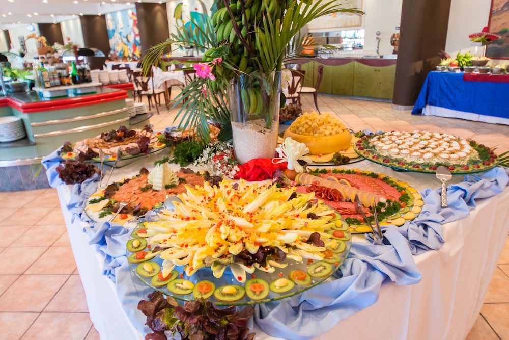 HL Club Playa Blanca Hotel — Restaurant & bars in Playa Blanca, Canary Islands