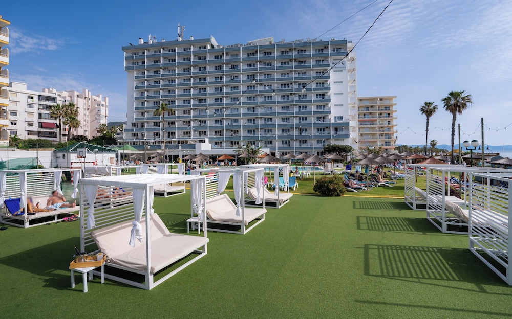 Hotel La Barracuda — Hotel building in Torremolinos, Andalusia