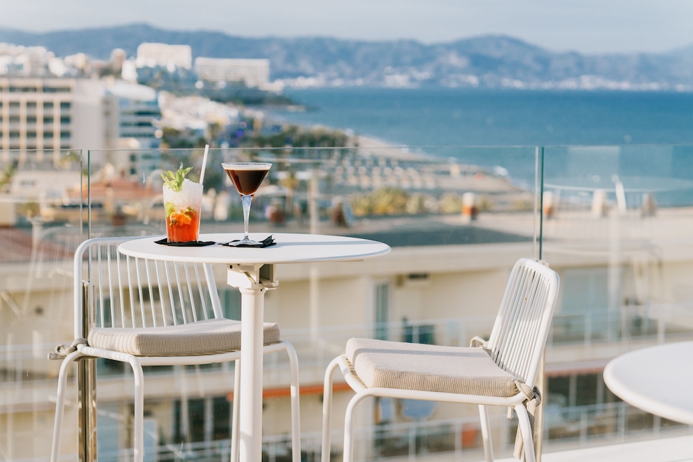 Hotel La Barracuda — Restaurant & bars in Torremolinos, Andalusia