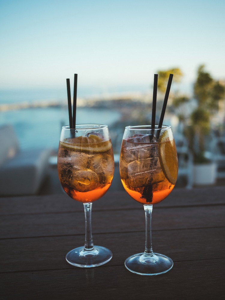 Hotel La Barracuda — Restaurant & bars in Torremolinos, Andalusia