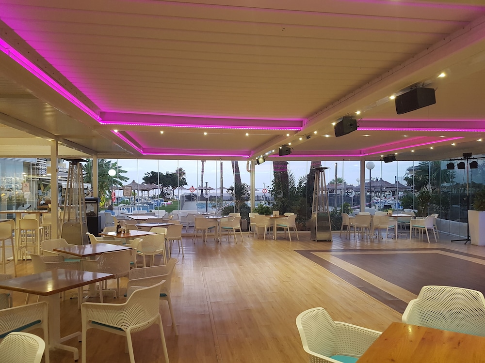 Hotel La Barracuda — Restaurant & bars in Torremolinos, Andalusia