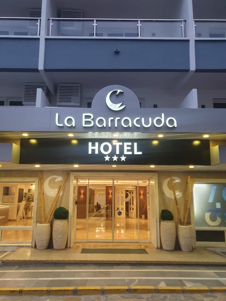 Hotel La Barracuda — Hotel building in Torremolinos, Andalusia