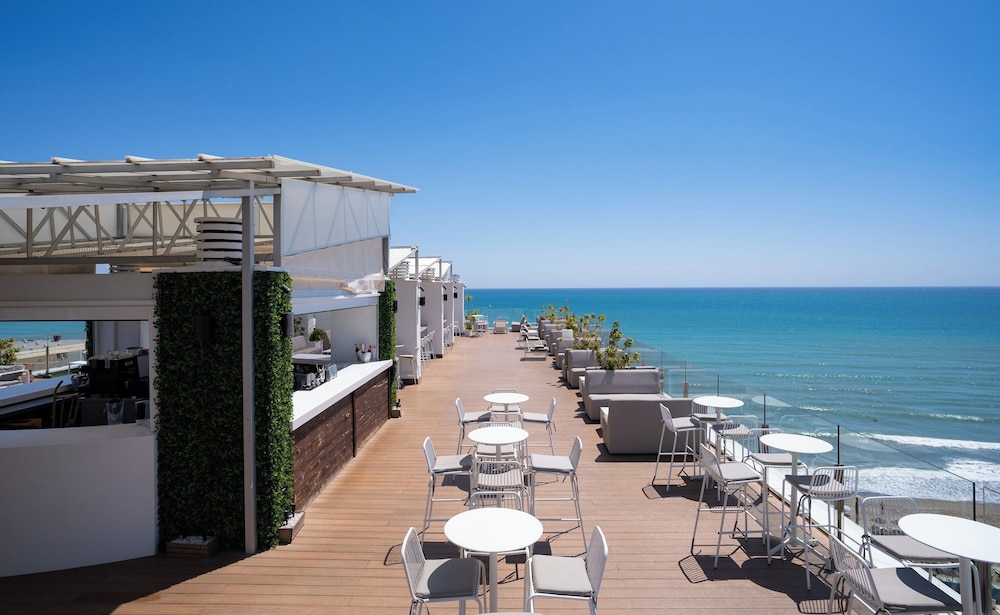 Hotel La Barracuda — Restaurant & bars in Torremolinos, Andalusia