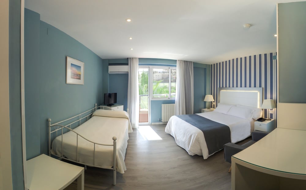 Hotel La Barracuda — Hotel rooms in Torremolinos, Andalusia