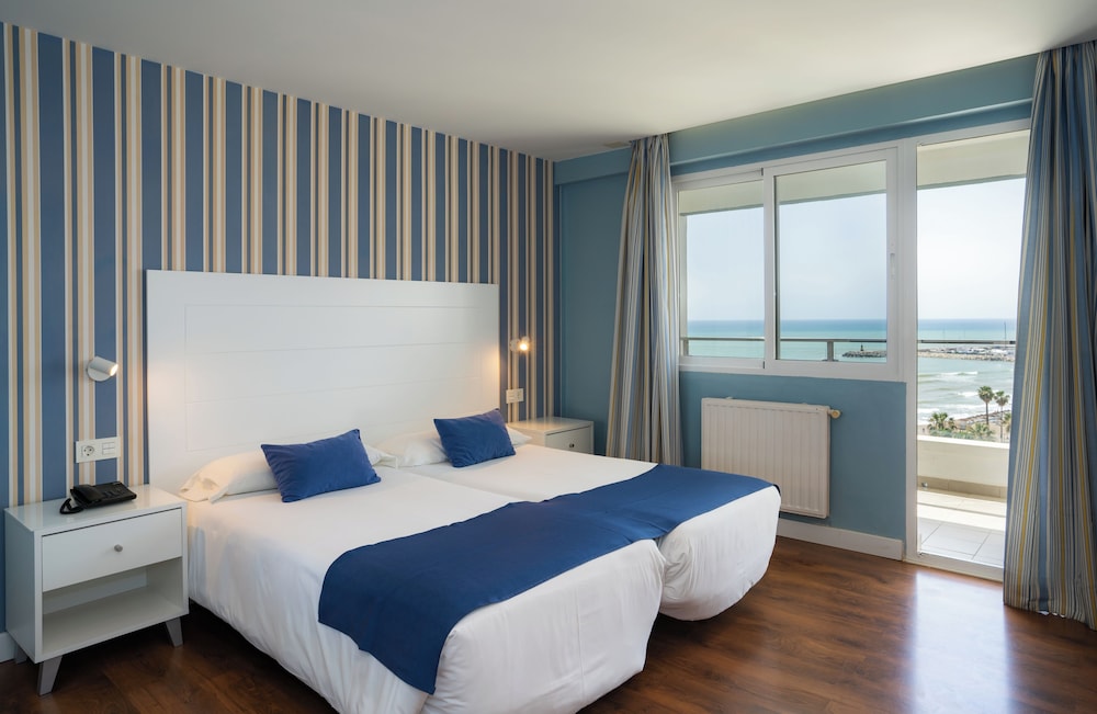 Hotel La Barracuda — Hotel rooms in Torremolinos, Andalusia