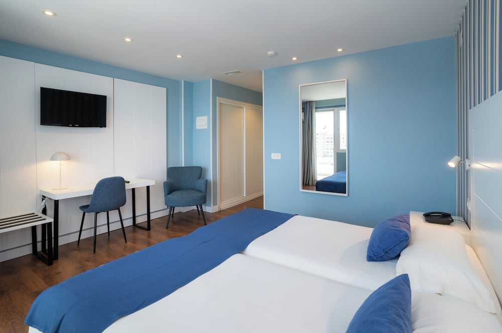 Hotel La Barracuda — Hotel rooms in Torremolinos, Andalusia