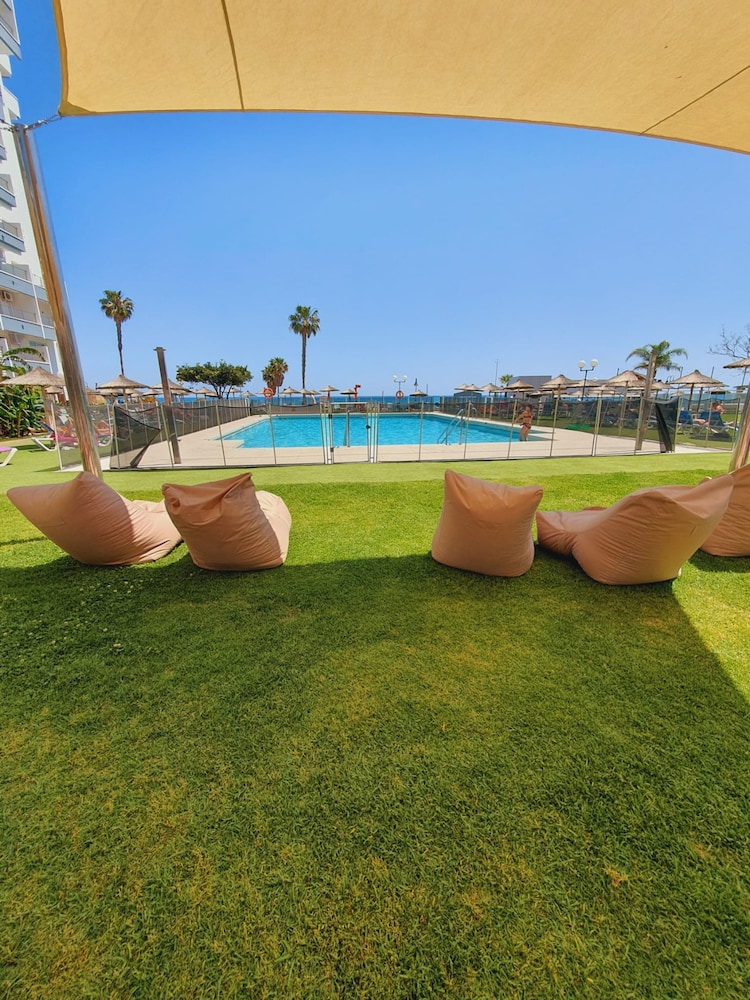 Hotel La Barracuda — Swimming pool in Torremolinos, Andalusia