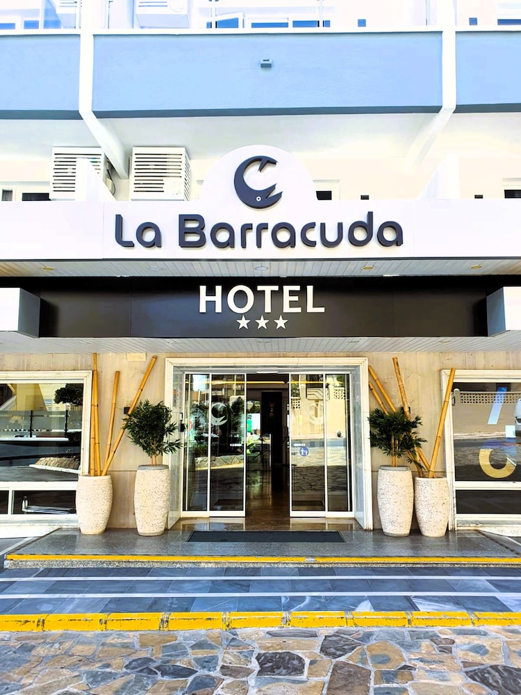 Hotel La Barracuda — Hotel building in Torremolinos, Andalusia