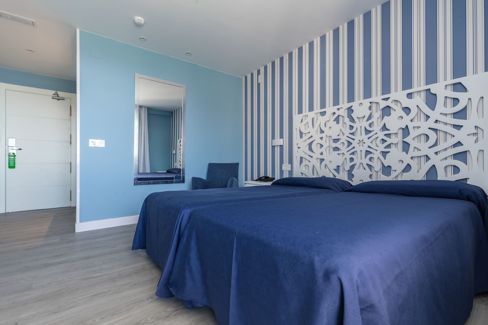 Hotel La Barracuda — Hotel rooms in Torremolinos, Andalusia