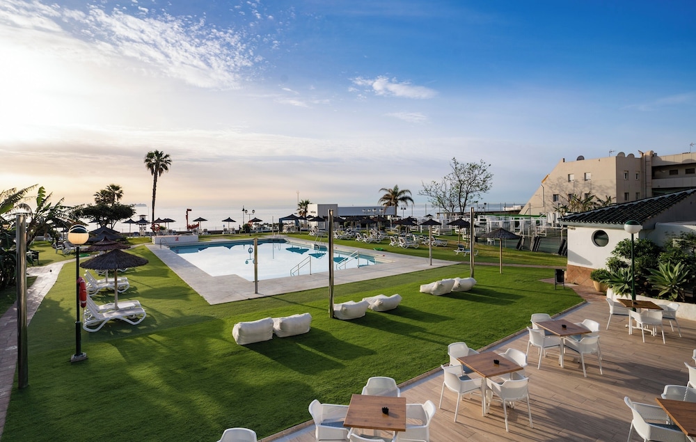 Hotel La Barracuda — Swimming pool in Torremolinos, Andalusia
