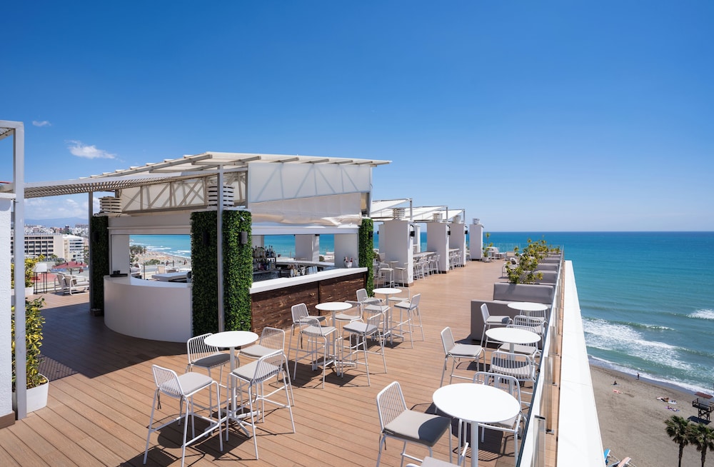 Hotel La Barracuda — Restaurant & bars in Torremolinos, Andalusia