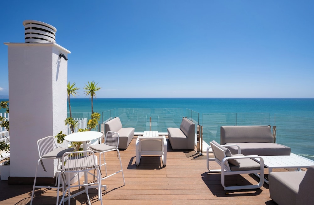 Hotel La Barracuda — Restaurant & bars in Torremolinos, Andalusia