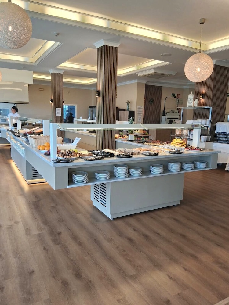 Hotel La Barracuda — Restaurant & bars in Torremolinos, Andalusia