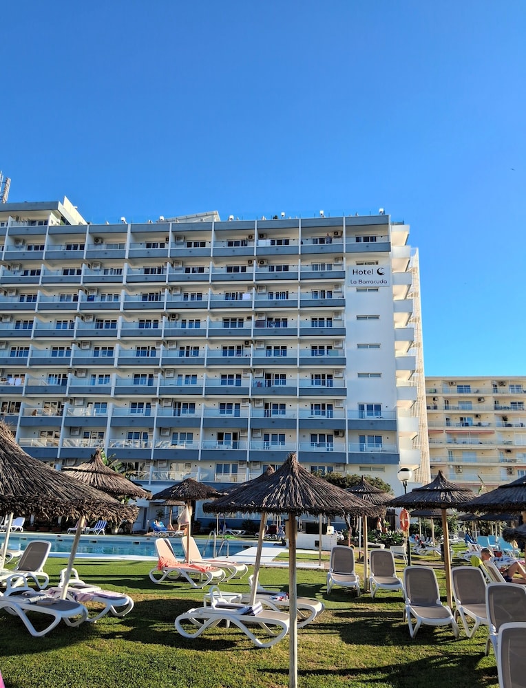 Hotel La Barracuda — Hotel building in Torremolinos, Andalusia