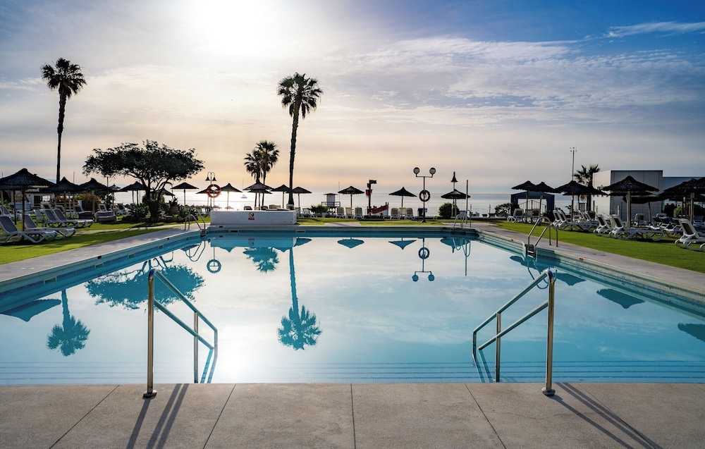 Hotel La Barracuda — Swimming pool in Torremolinos, Andalusia