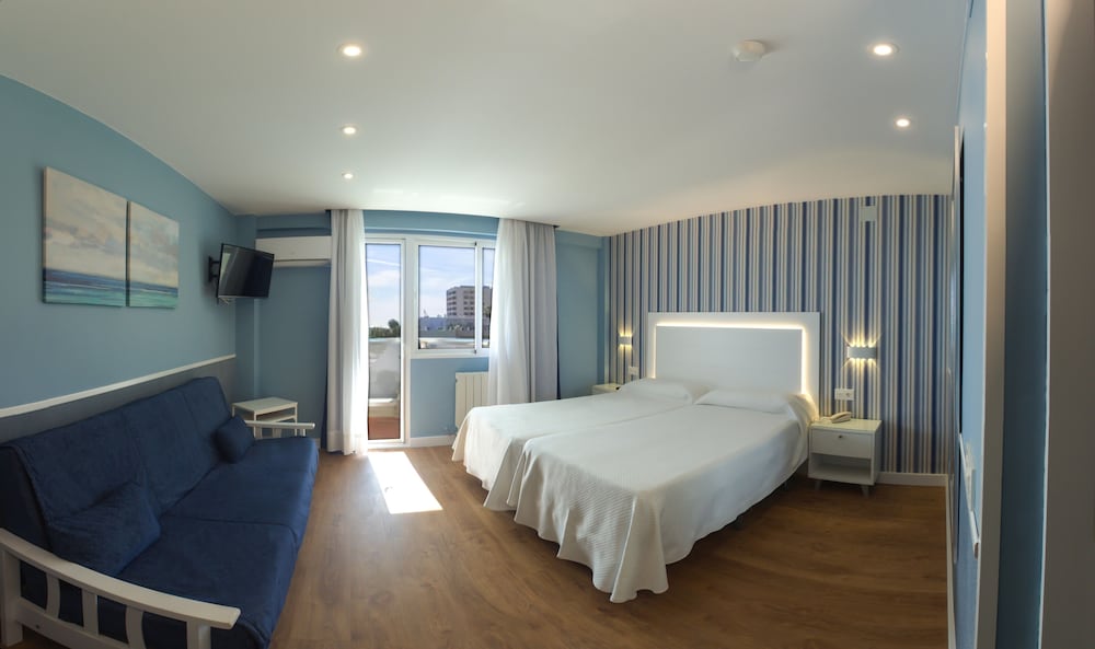 Hotel La Barracuda — Hotel rooms in Torremolinos, Andalusia