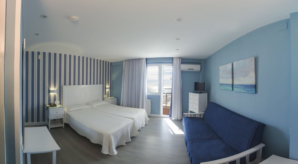 Hotel La Barracuda — Hotel rooms in Torremolinos, Andalusia