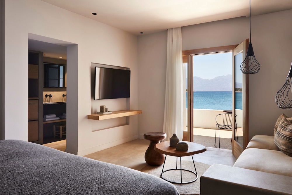 Minos Beach Art Hotel, a Member of Design Hotels — Hotel rooms in Ammoudara (Agios Nikolaos)