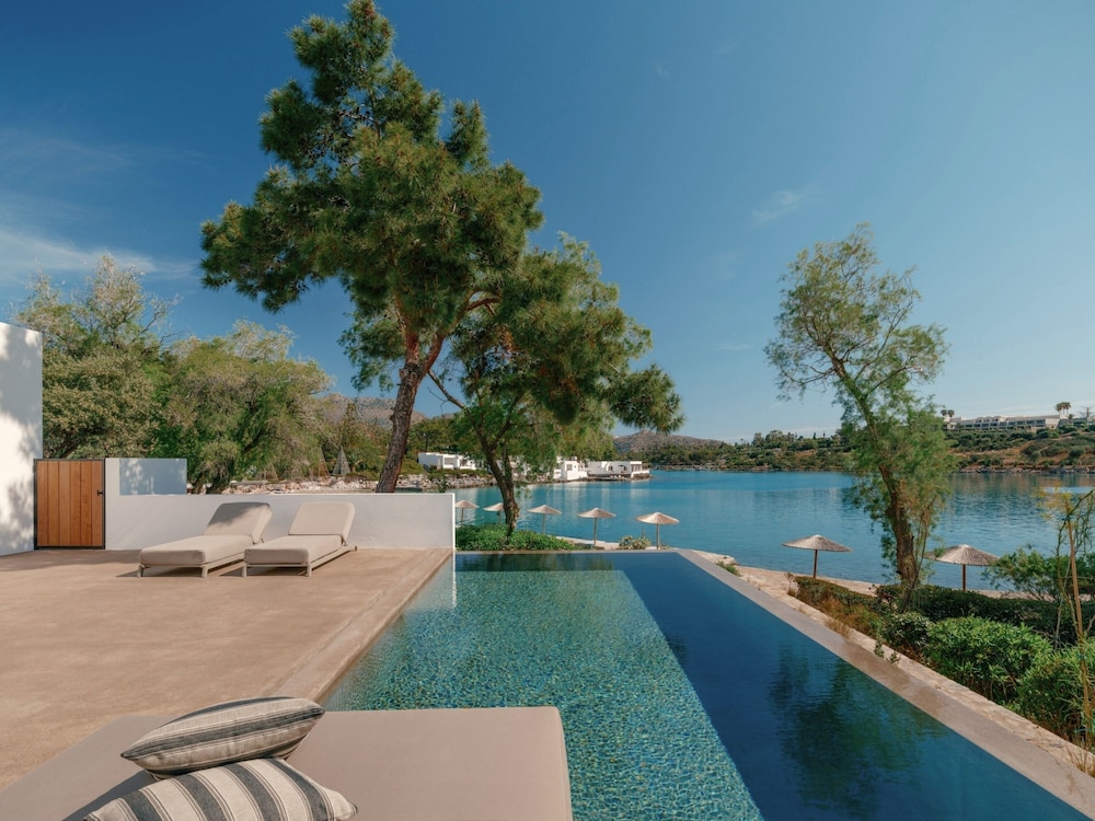 Minos Beach Art Hotel, a Member of Design Hotels — Swimming pool in Ammoudara (Agios Nikolaos)