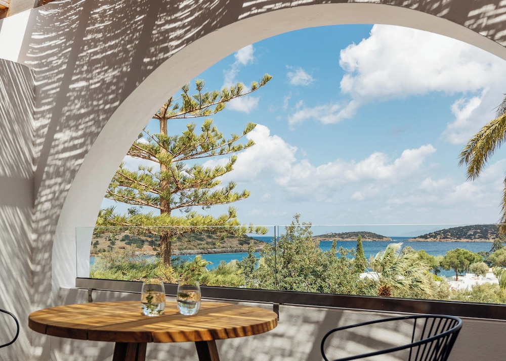Minos Beach Art Hotel, a Member of Design Hotels — Hotel rooms in Ammoudara (Agios Nikolaos)