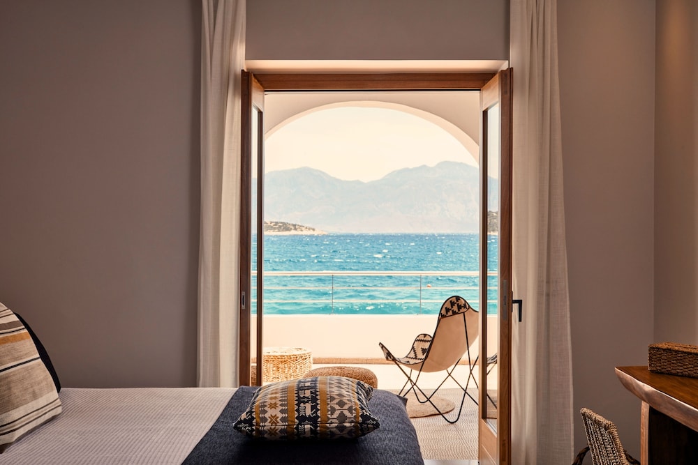 Minos Beach Art Hotel, a Member of Design Hotels — Hotel rooms in Ammoudara (Agios Nikolaos)