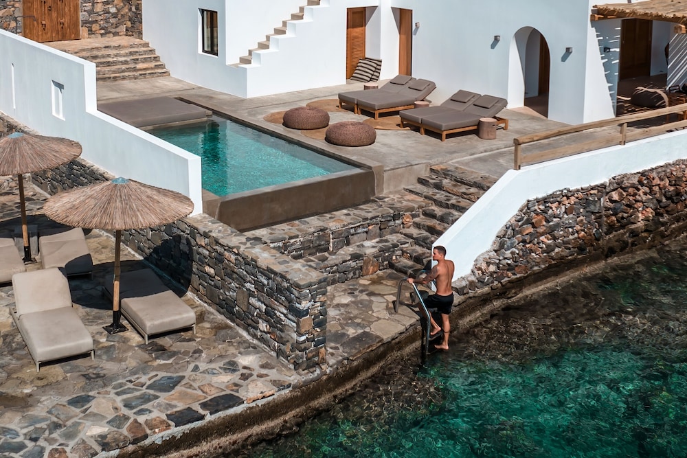 Minos Beach Art Hotel, a Member of Design Hotels — Swimming pool in Ammoudara (Agios Nikolaos)