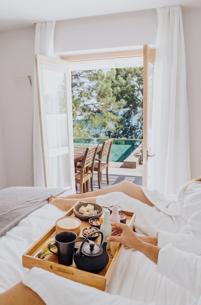 Minos Beach Art Hotel, a Member of Design Hotels — Hotel rooms in Ammoudara (Agios Nikolaos)