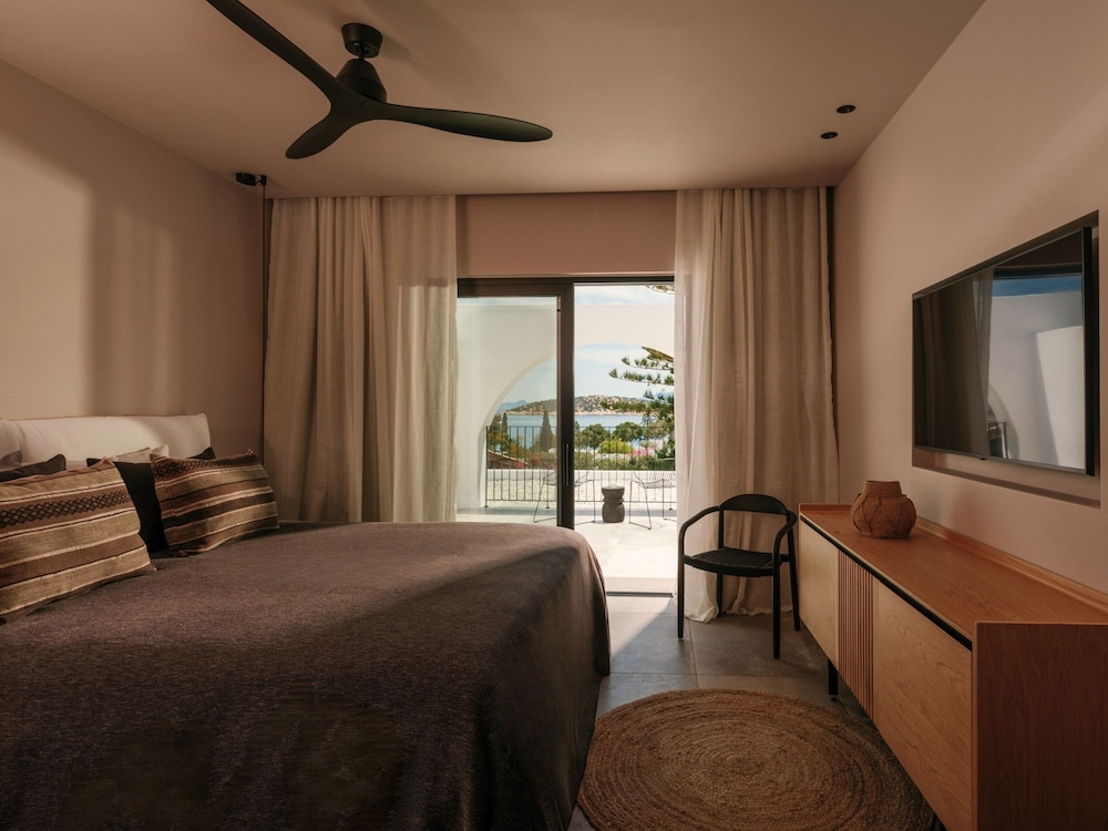 Minos Beach Art Hotel, a Member of Design Hotels — Hotel rooms in Ammoudara (Agios Nikolaos)