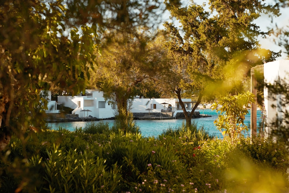 Minos Beach Art Hotel, a Member of Design Hotels — Hotel building in Ammoudara (Agios Nikolaos)
