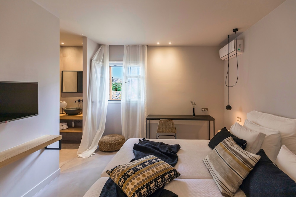 Minos Beach Art Hotel, a Member of Design Hotels — Hotel rooms in Ammoudara (Agios Nikolaos)