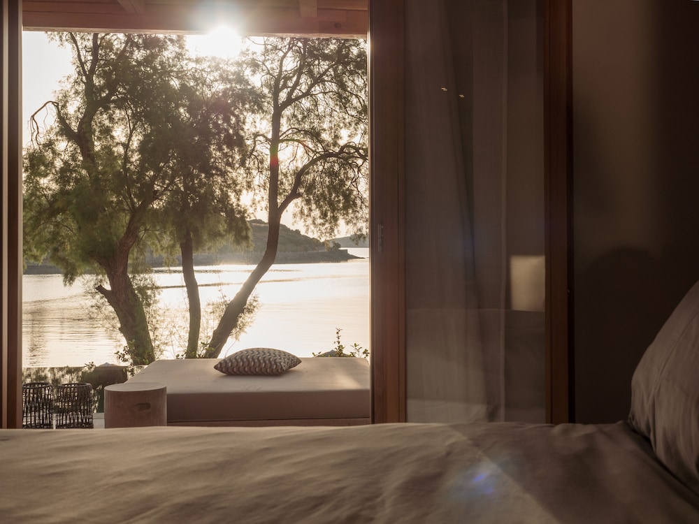 Minos Beach Art Hotel, a Member of Design Hotels — Hotel rooms in Ammoudara (Agios Nikolaos)