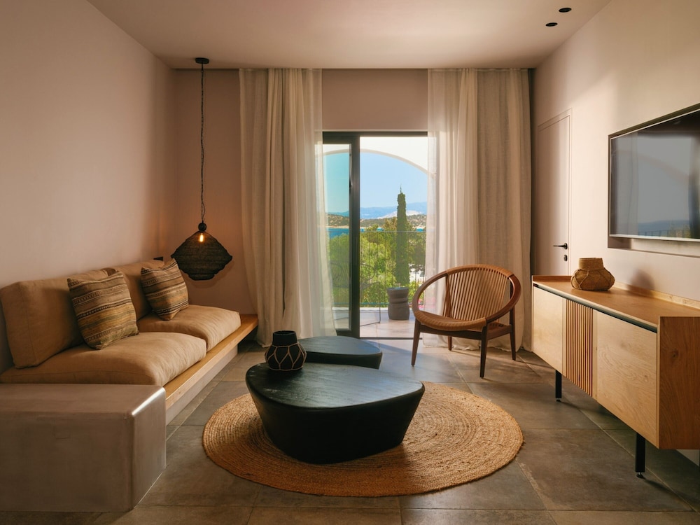 Minos Beach Art Hotel, a Member of Design Hotels — Hotel rooms in Ammoudara (Agios Nikolaos)