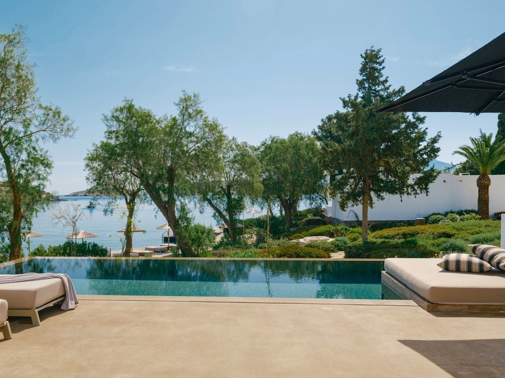 Minos Beach Art Hotel, a Member of Design Hotels — Swimming pool in Ammoudara (Agios Nikolaos)