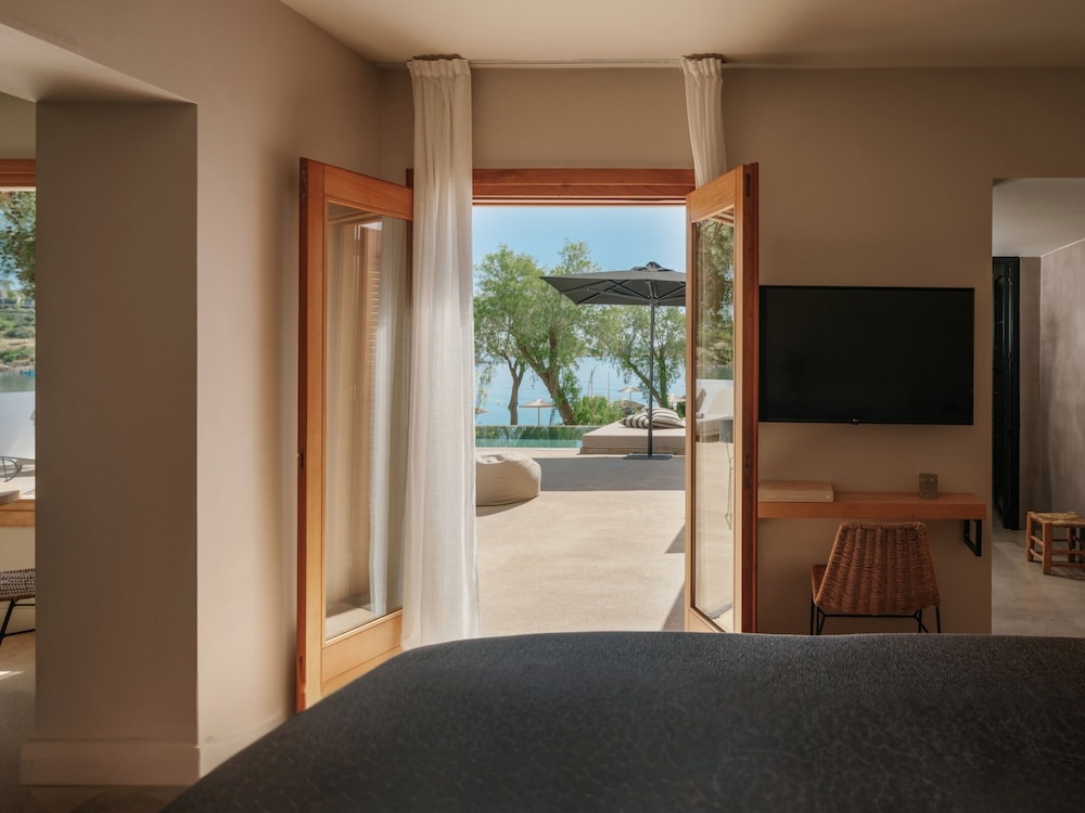 Minos Beach Art Hotel, a Member of Design Hotels — Hotel rooms in Ammoudara (Agios Nikolaos)