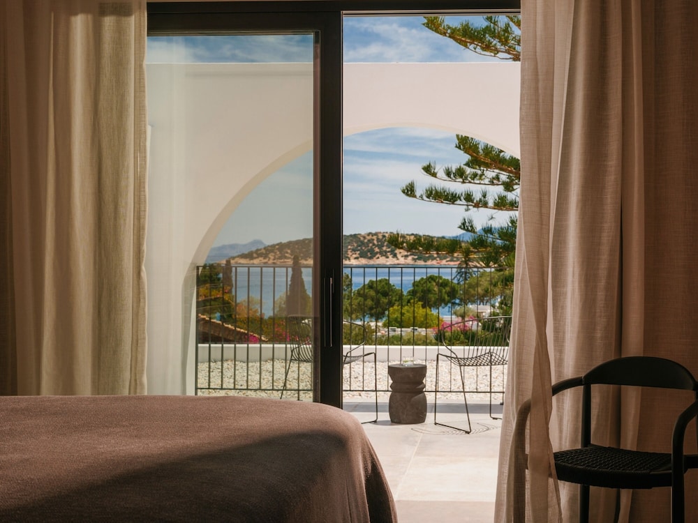 Minos Beach Art Hotel, a Member of Design Hotels — Hotel rooms in Ammoudara (Agios Nikolaos)