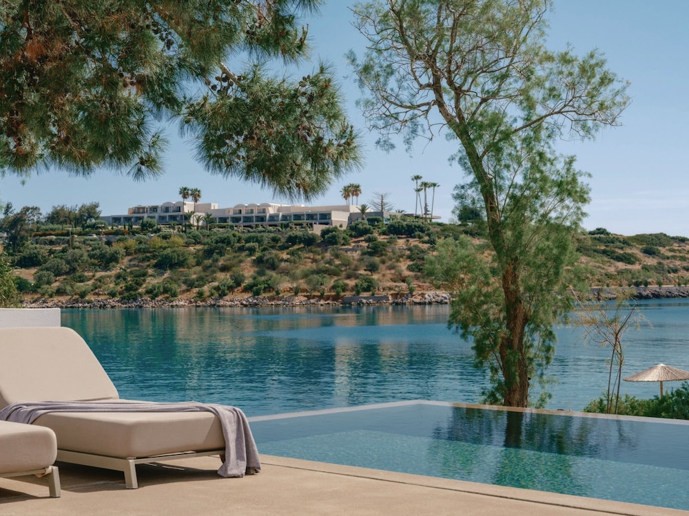 Minos Beach Art Hotel, a Member of Design Hotels — Swimming pool in Ammoudara (Agios Nikolaos)