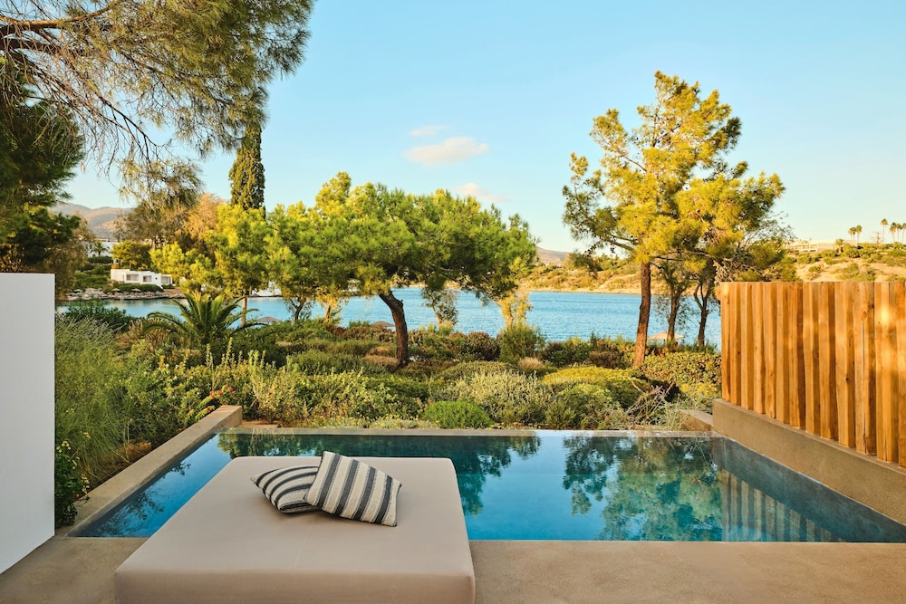 Minos Beach Art Hotel, a Member of Design Hotels — Swimming pool in Ammoudara (Agios Nikolaos)