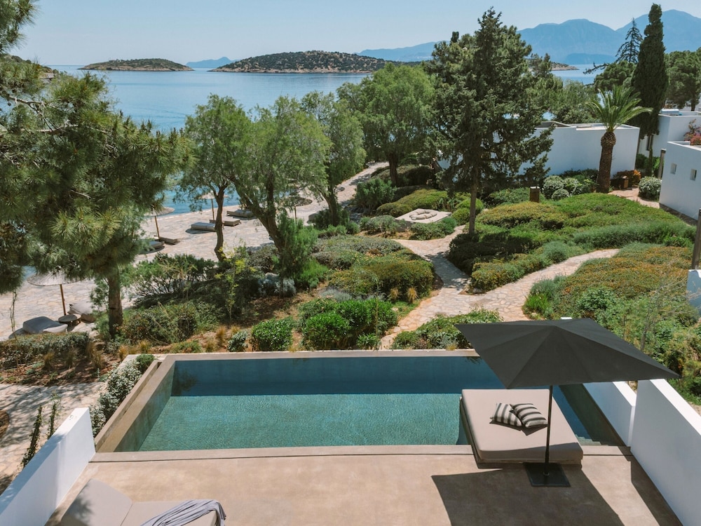 Minos Beach Art Hotel, a Member of Design Hotels — Swimming pool in Ammoudara (Agios Nikolaos)