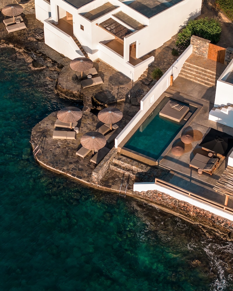 Minos Beach Art Hotel, a Member of Design Hotels — Swimming pool in Ammoudara (Agios Nikolaos)