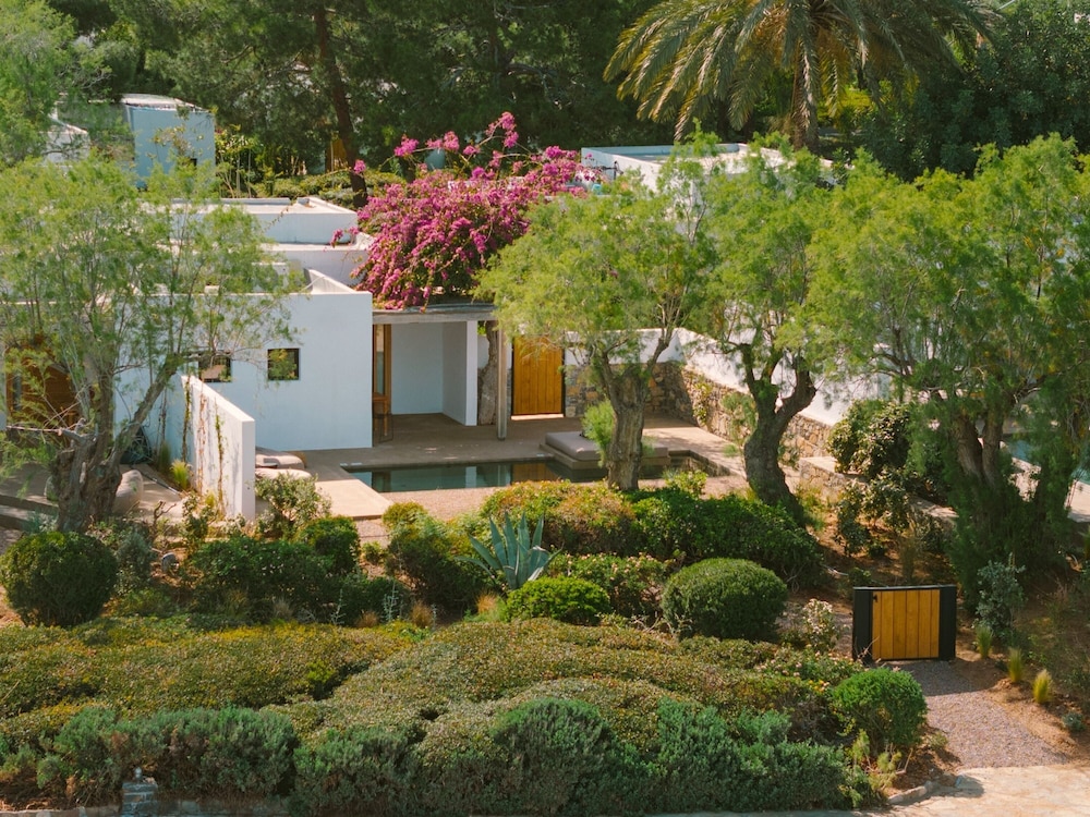 Minos Beach Art Hotel, a Member of Design Hotels — Hotel building in Ammoudara (Agios Nikolaos)