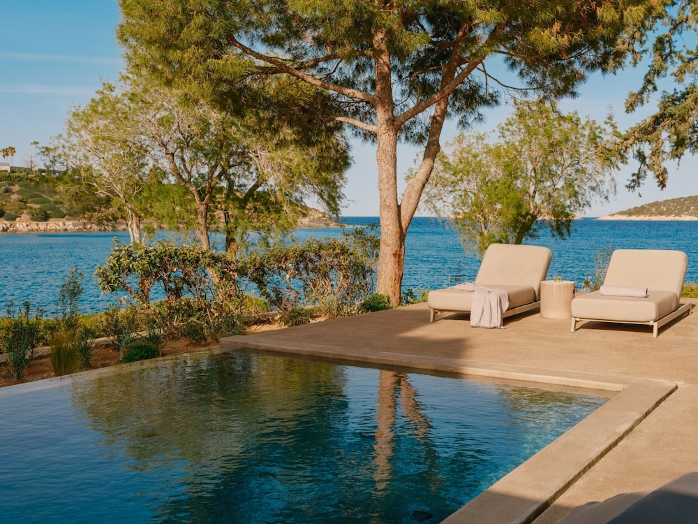 Minos Beach Art Hotel, a Member of Design Hotels — Swimming pool in Ammoudara (Agios Nikolaos)