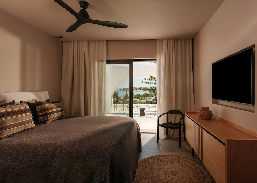 Minos Beach Art Hotel, a Member of Design Hotels — Hotel rooms in Ammoudara (Agios Nikolaos)