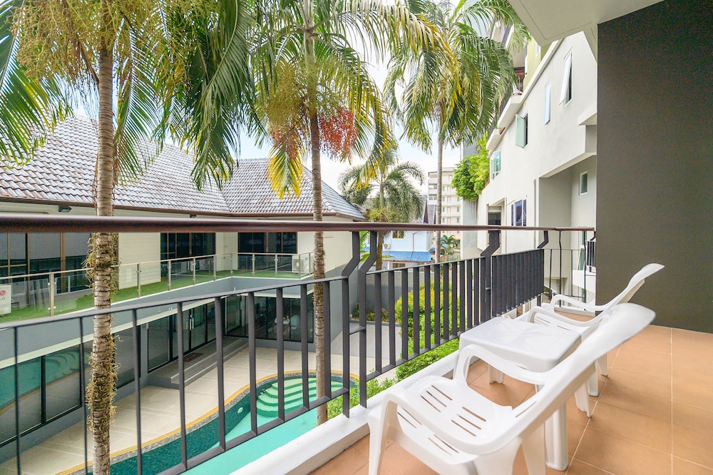 Andakira Hotel — Hotel building in Patong Beach, Phuket Province
