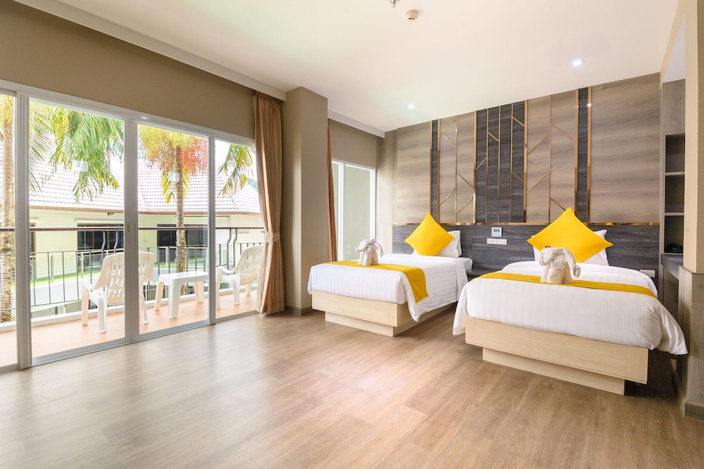 Andakira Hotel — Hotel rooms in Patong Beach, Phuket Province