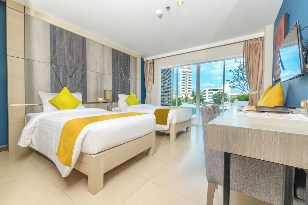 Andakira Hotel — Hotel rooms in Patong Beach, Phuket Province