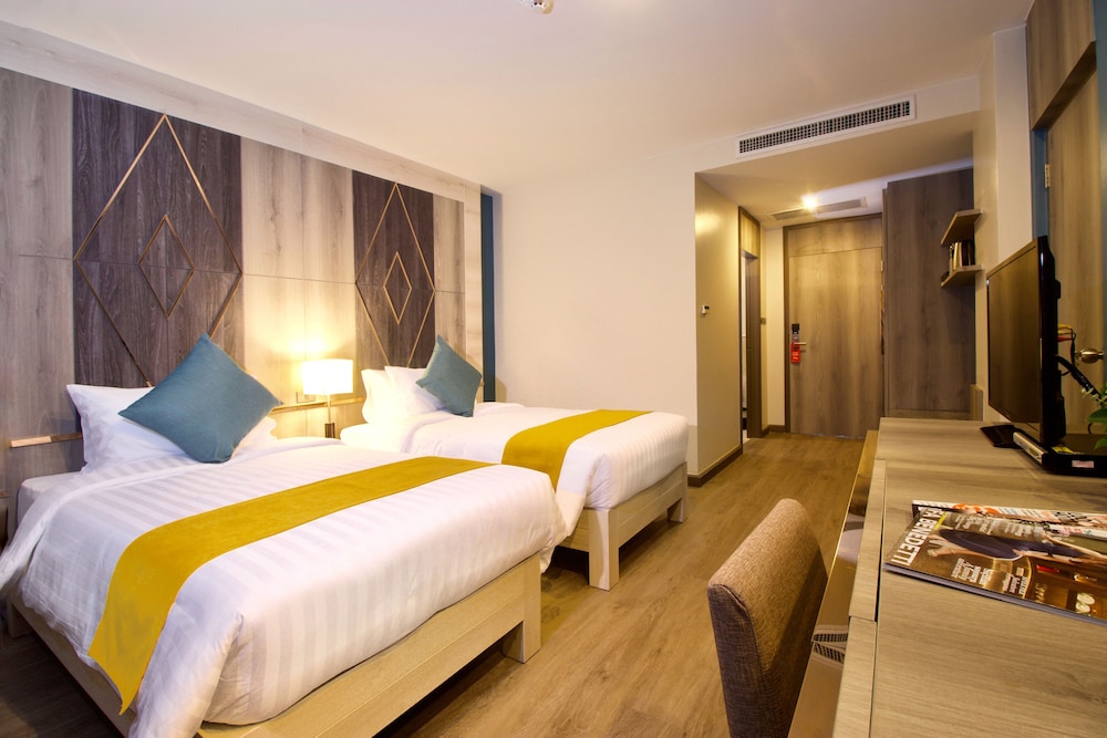 Andakira Hotel — Hotel rooms in Patong Beach, Phuket Province