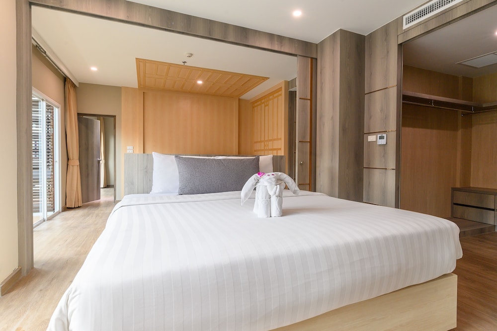 Andakira Hotel — Hotel rooms in Patong Beach, Phuket Province