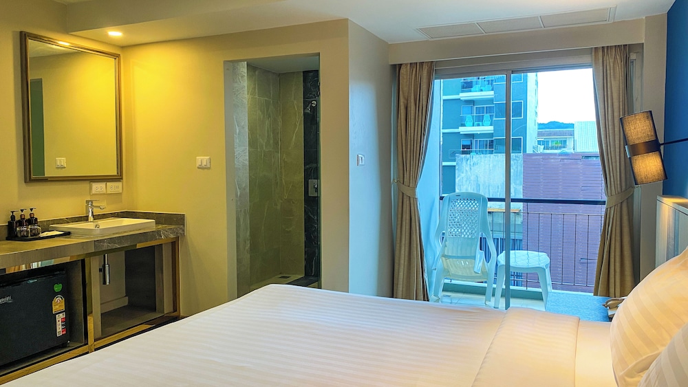Andakira Hotel — Hotel rooms in Patong Beach, Phuket Province