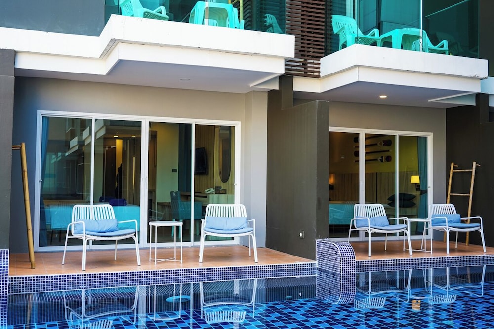Andakira Hotel — Hotel building in Patong Beach, Phuket Province